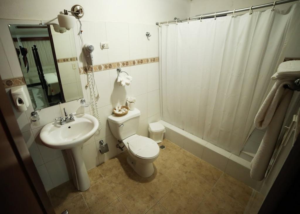 Hotel Los Jardines Santiago De Los Caballeros Room photo